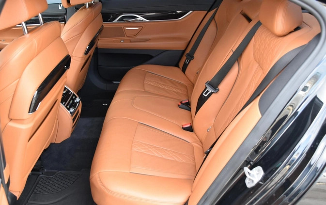 BMW Seria 7 cena 179900 przebieg: 96100, rok produkcji 2017 z Grodzisk Mazowiecki małe 137